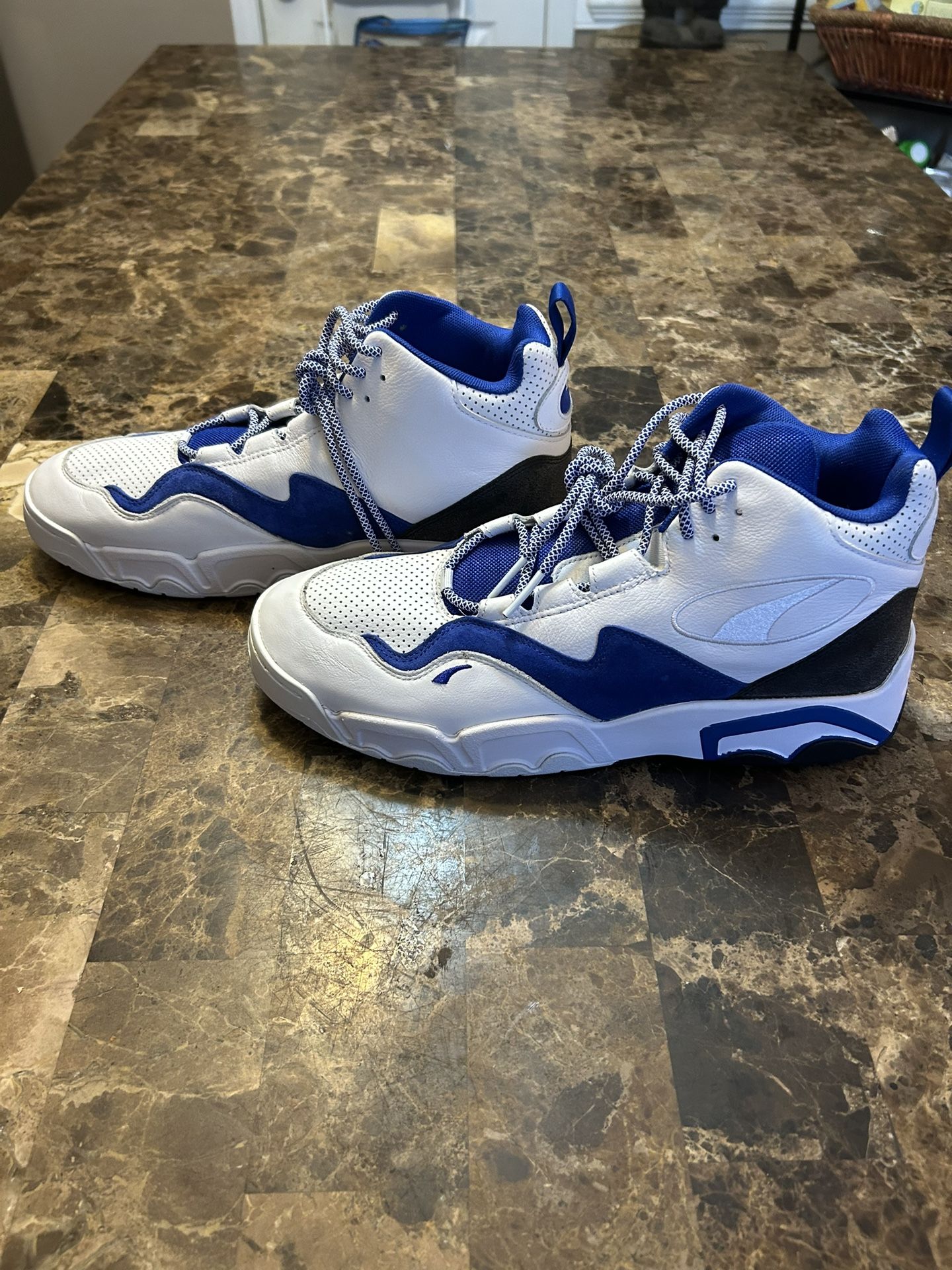 NEW.PUMA”..Source Mid Retro 2.. Size 12