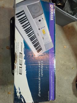 Yamaha PSR-E323 61-Key Portable Keyboard with Power Adapter