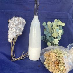 Vase + Floral arrangement 