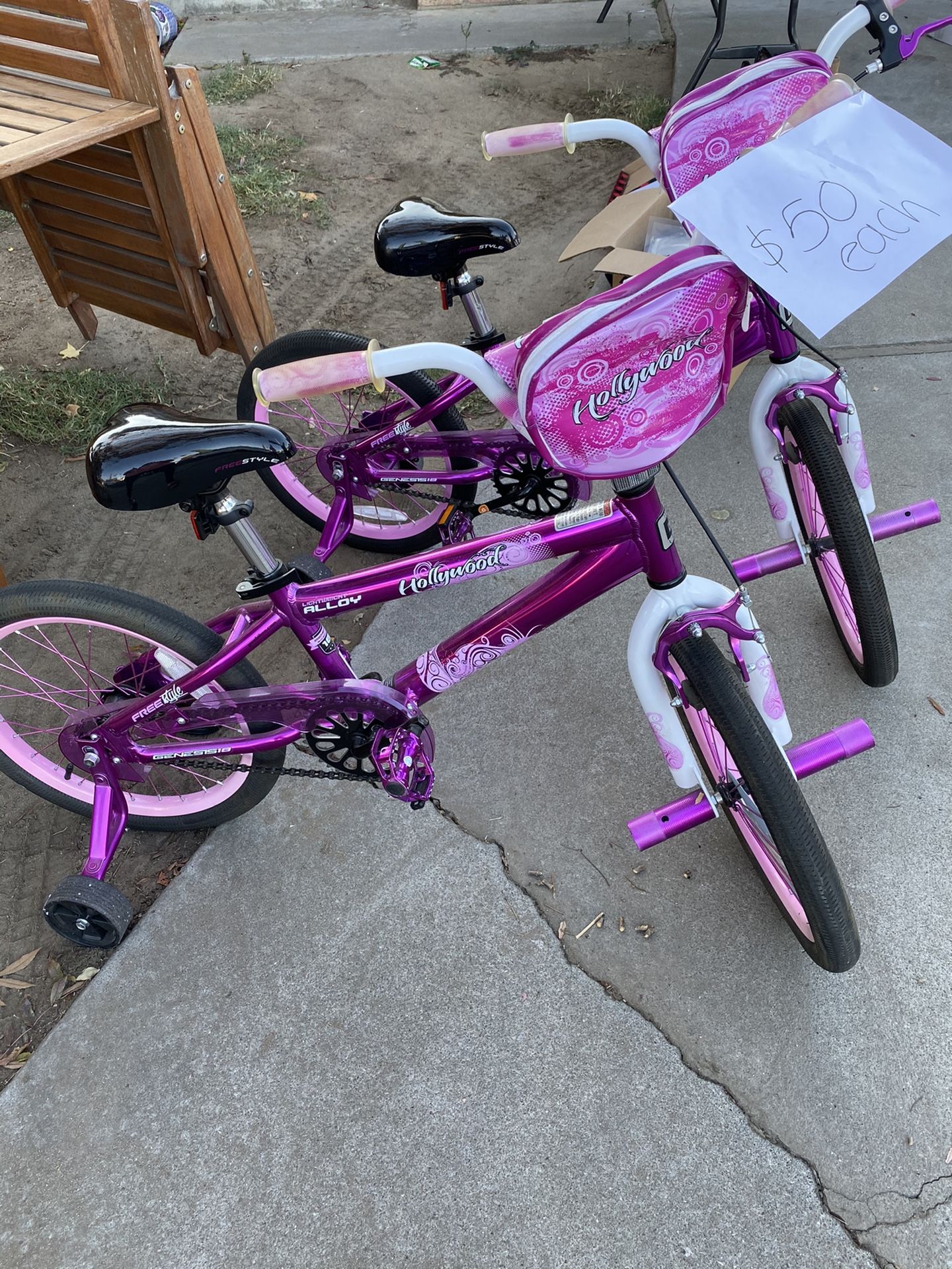 Girls bike used 3-4 times one available good conditions pick up only manteca $50