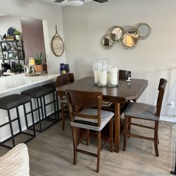 Breakfast Nook Table/chairs