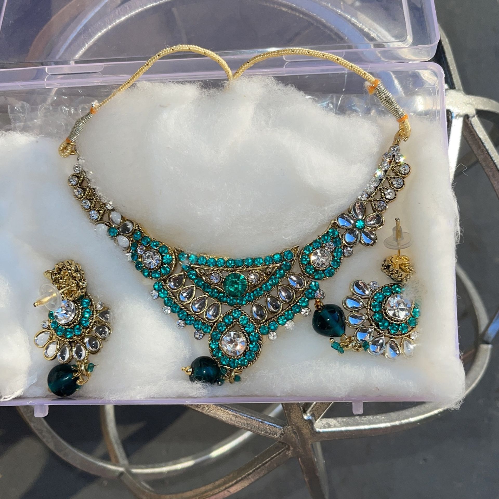 Beautiful Turquoise And Gold Necklace And Earring Set