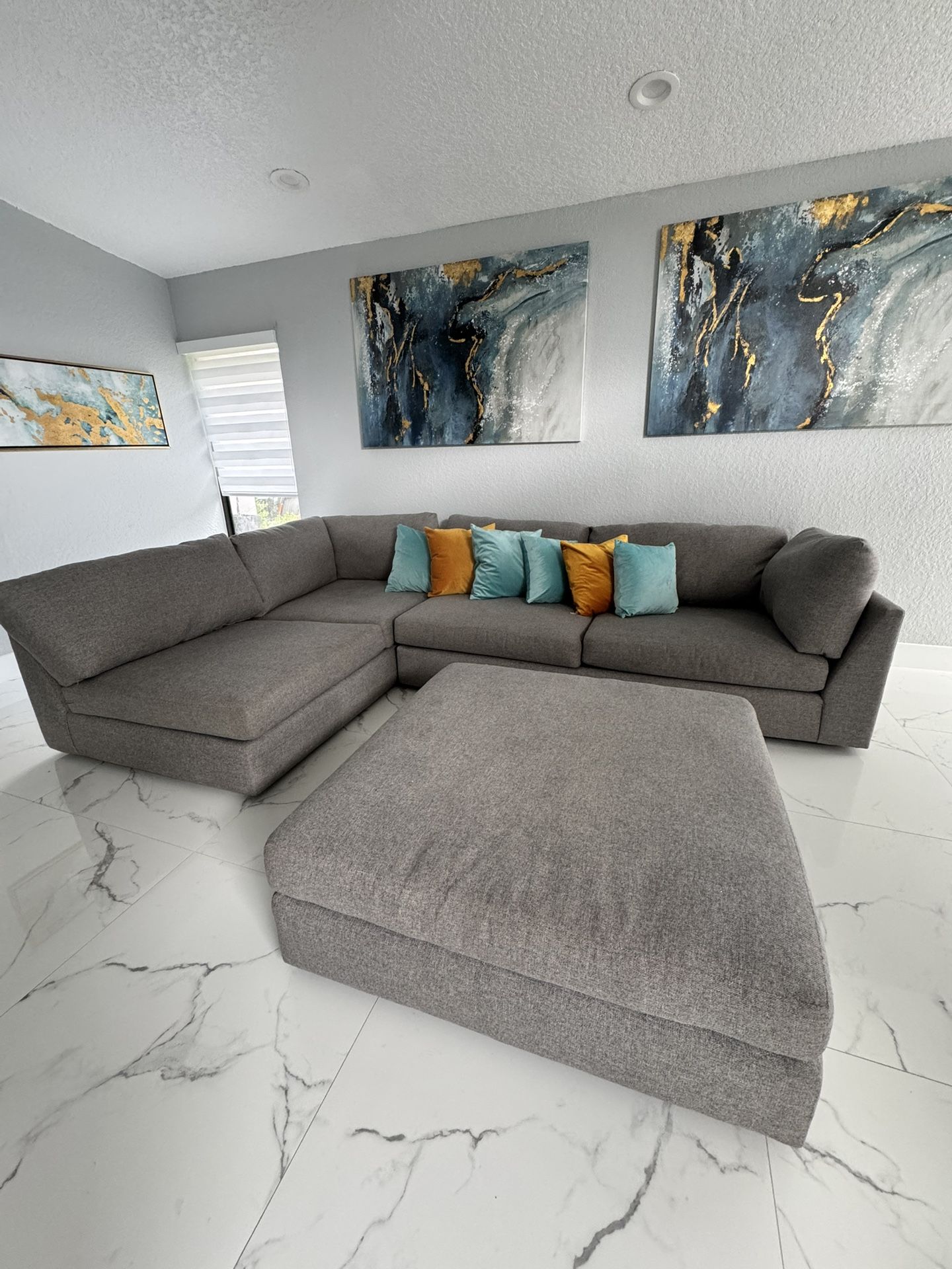 Couch /Sofa Gray Excellent Condition 