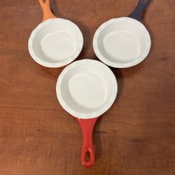 Modern Gourment food mini stoneware Tart Or Quiche dishes, three with handles Red, Purple And Orange