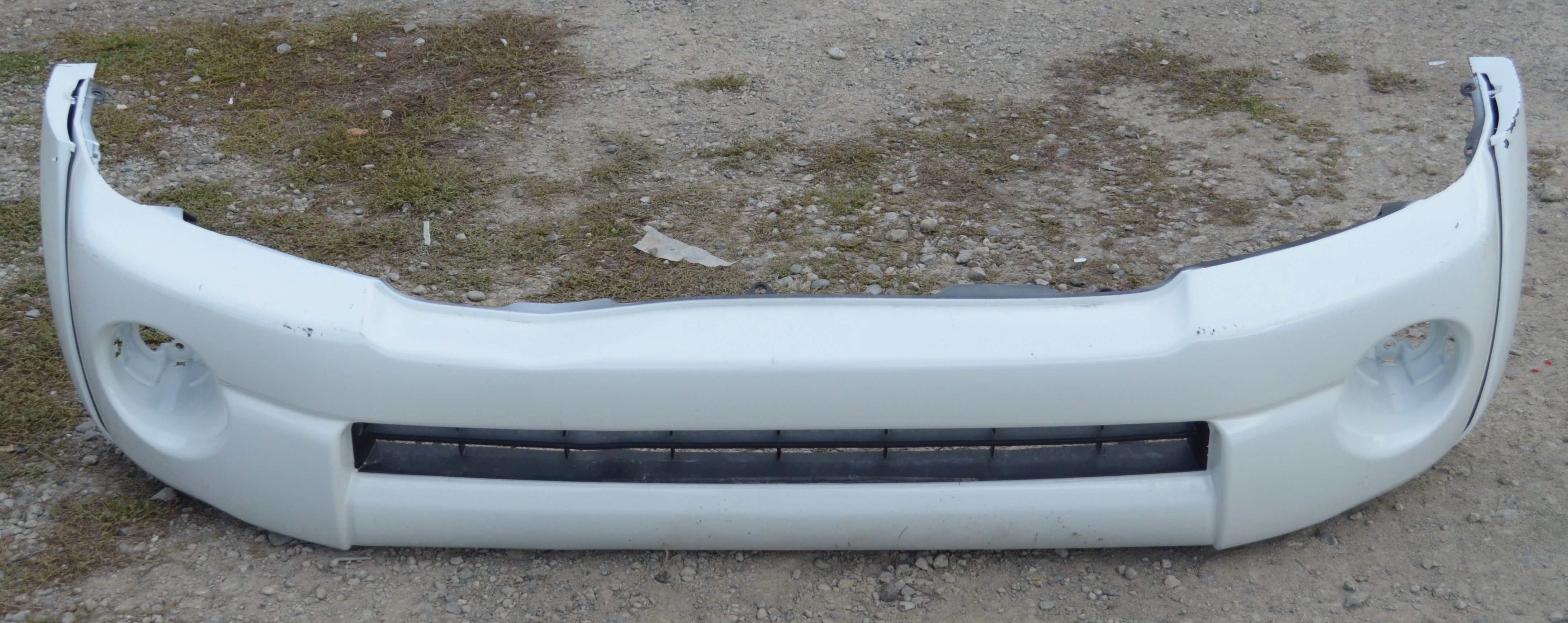 USED REF#U0271 || 2005-2011 TOYOTA TACOMA || FRONT BUMPER COVER ONLY