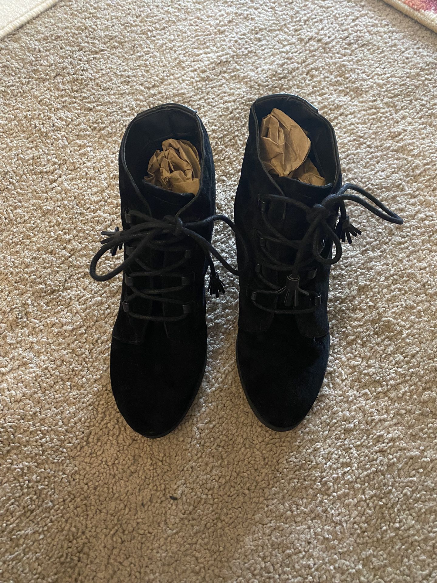 Woman’s Shoe Boots 