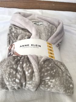 Anne Klein Long sleeve plush robe