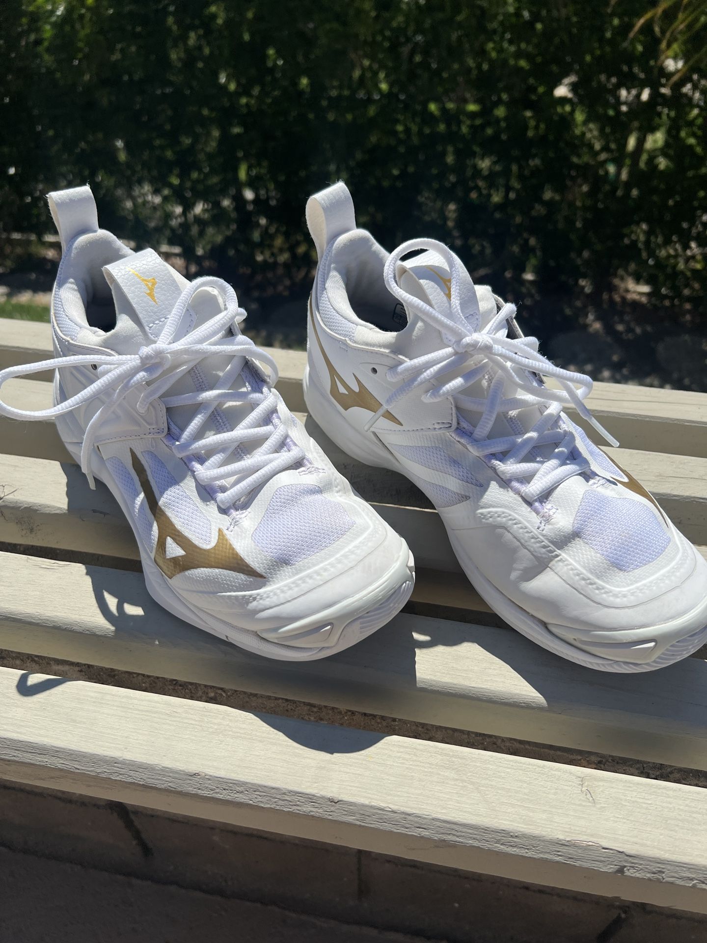 Gently Used Mizuno Women's Volleyball Shoes Size