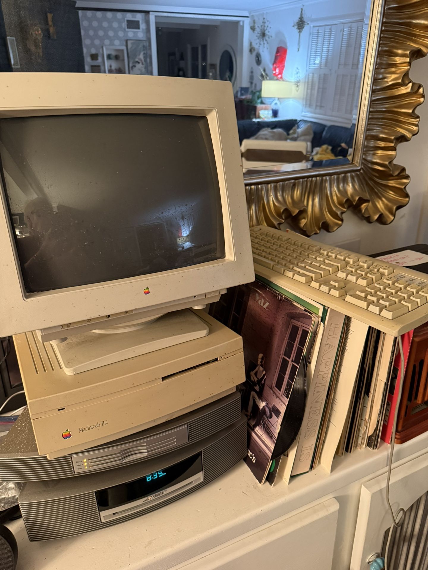 Apple Macintosh IIsi Monitor , Computer And Keyboard 