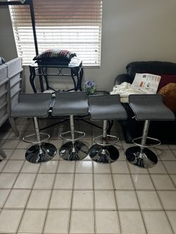 Swivel Bar Stools In Great Condition