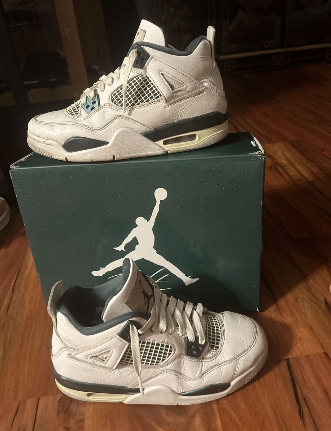 Nike Air Jordan 4 Retro Thunder 2023 Size 6 Metallic Green