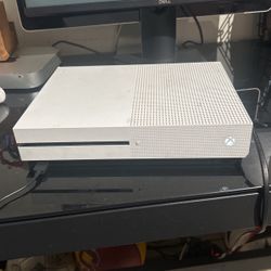 Xbox 1 ( WITH GAMES)