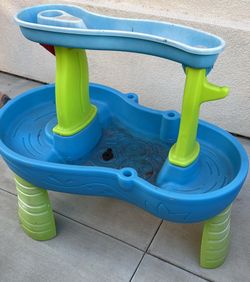 Step 2 water table / kids water table