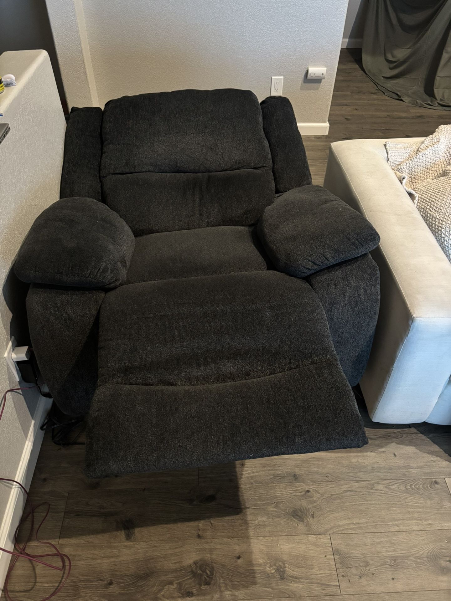 Electric reclining chair