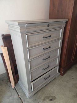 Jerome's Legion Dresser & Night Stand Set in Grey