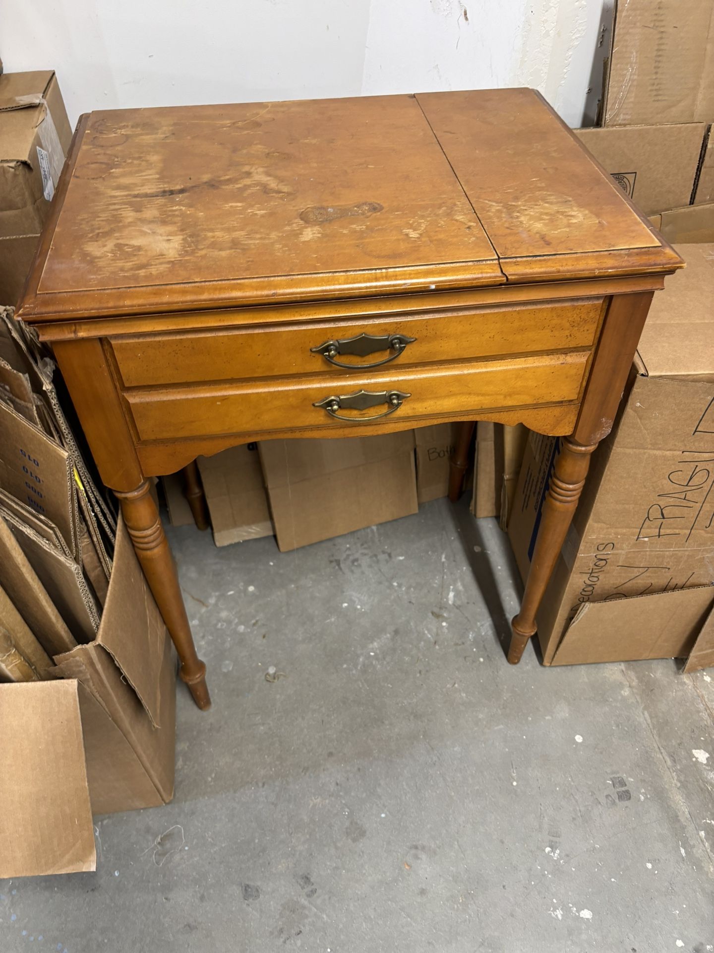 Vintage Singer Sewing Machine In Table