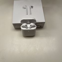 White Bluetooth AirPods 2nd Generation With MagSafe Case