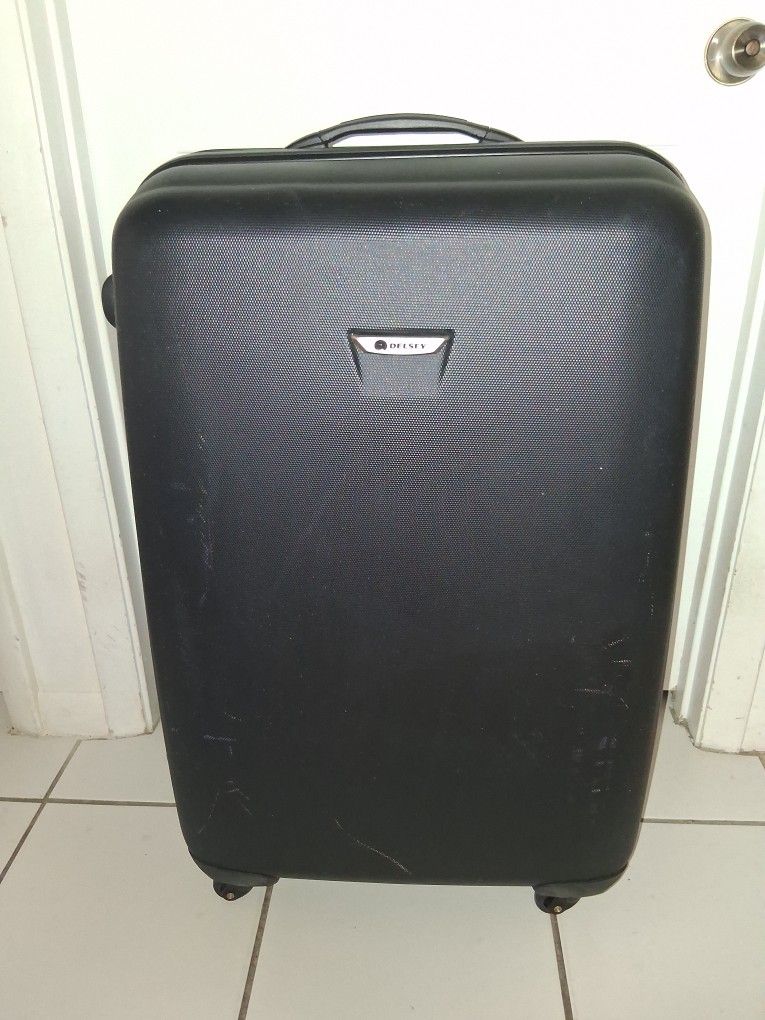 32" x 20" x 12" Delsey hardsided black lockable 4 wheel spinner luggage $75 FIRM