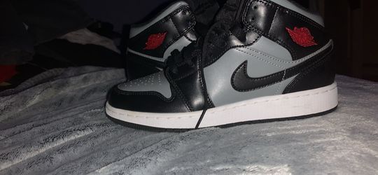 Jordan 1 mid shadow