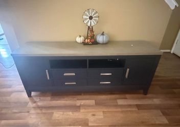 📺 Large Navy Blue TV Console / Entertainment Center – $150 Firm