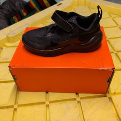 Nike Revolution Size 9c