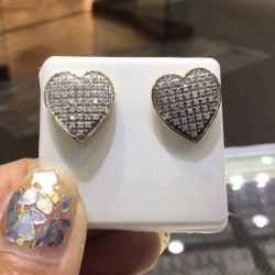 10k Gold Diamond Earrings Heart ❤️❤️ Shape 3D Style Daikons Earrings With Screw Back .💎💎💎