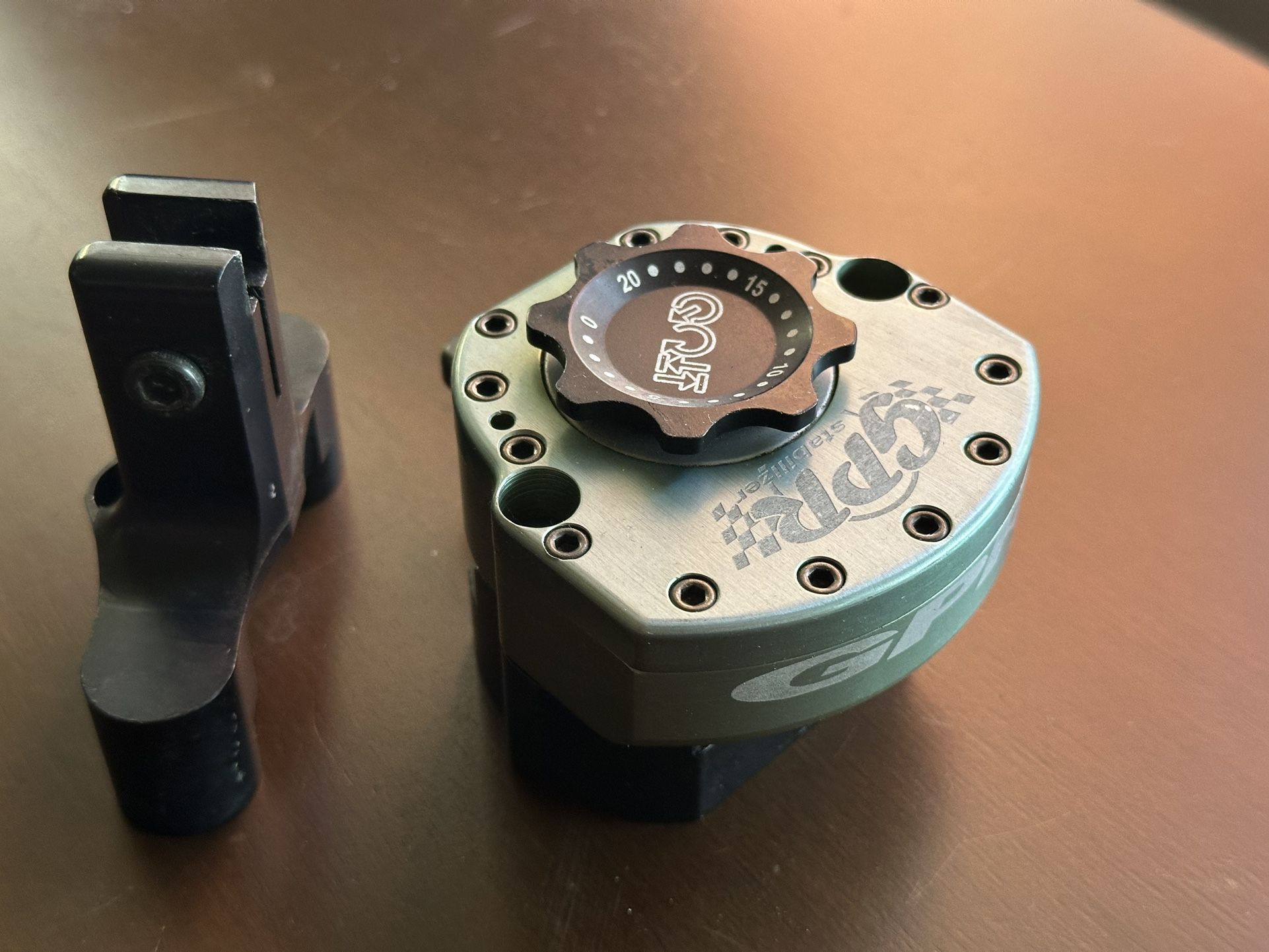 GPR 4 Steering Damper 