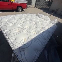 Cal-King  Colchon Estaba En $350 Ahora $250 Para Lebantar 