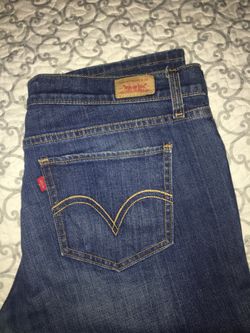 Levis size 15M (junior’s)