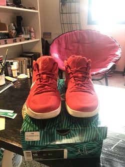 Kyrie 3s Red Suede Size 10! Like New.