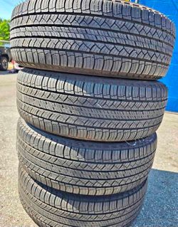 🎖235 65 18 Michelin tires Con 80% de Vida Las 4