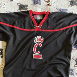 Nike Men’s U Of Cincinnati Hockey Jersey Size L