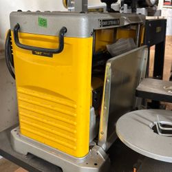Used Dewalt 15 Amp Corded 12.5 Inch Bench Planer