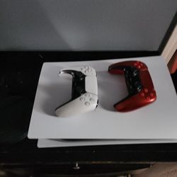 1TB PS5 and 2 Dualshock Controllers