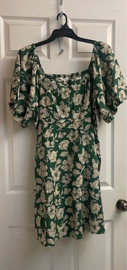 Brand new Ladies green floral mini dress with puff sleeves size XXXL