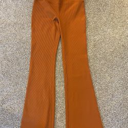 Athleta Women's Size M Elation Rib Crop Flare Pants - Foliage Orange