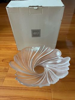 Used Mikasa swirled wave bowl, diameter 14”