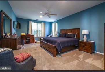 King Bed with Mattress & 2 Nightstands – Ethan Allen & Raymore Flanigan – Excellent Condition