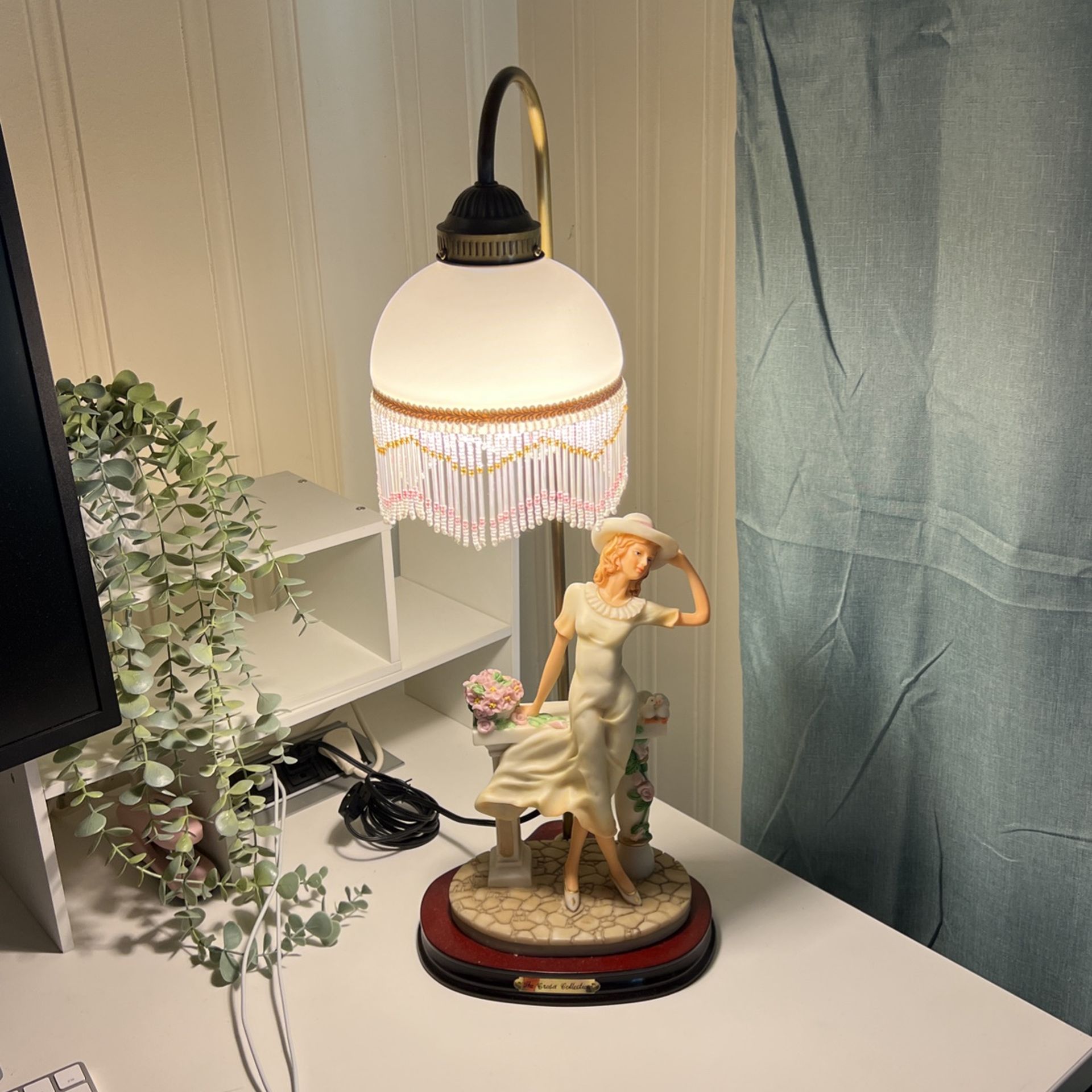 Vintage The Crosa Collection Lamp (bulb included)