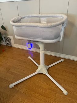 Halo Bassinest swivel sleeper