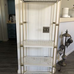 Decor shelves (missing one shelf )