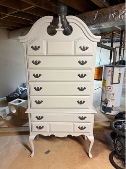 Dresser with Seven Drawers