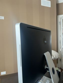 24 inch iMac desktop in great  condition   200 or best offer 