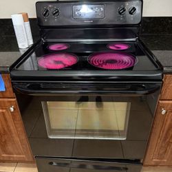 Frigidaire Black Glass Top Electric Stove