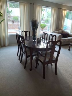 Dining room table inc 6 chairs