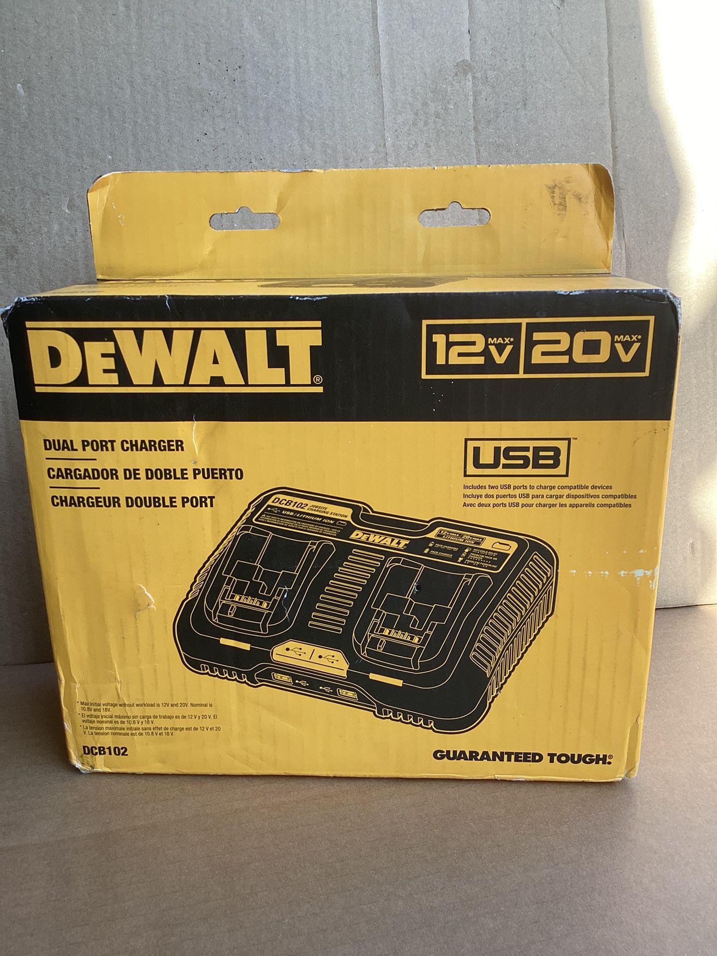 DEWALT 20-VOLT LITHIUM-ION BATTERY CHARGER