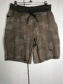 Lululemon Men’s T.H.E Camo Linerlees Short Size Médium