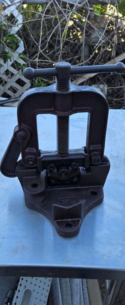RIDGID B-Y-3 Bench Yoke Pipe Vise – 3" Capacity – Made in USA