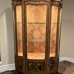 Display cabinet with curved glass and lights