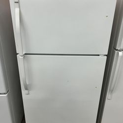 18 Cu Ft White Refrigerator 